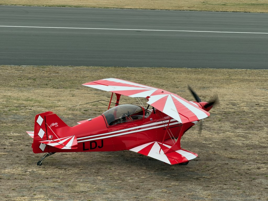 Designed specifically for aerobatics, the Pitts is a small but extremely powerful biplane renowned for its exceptional manoeuvrability and rapid roll rate. The two-seat S-2B is powered by a 260 hp Lycoming AEIO-540 engine and is capable of the full range of positive and negative-G aerobatic manoeuvres.